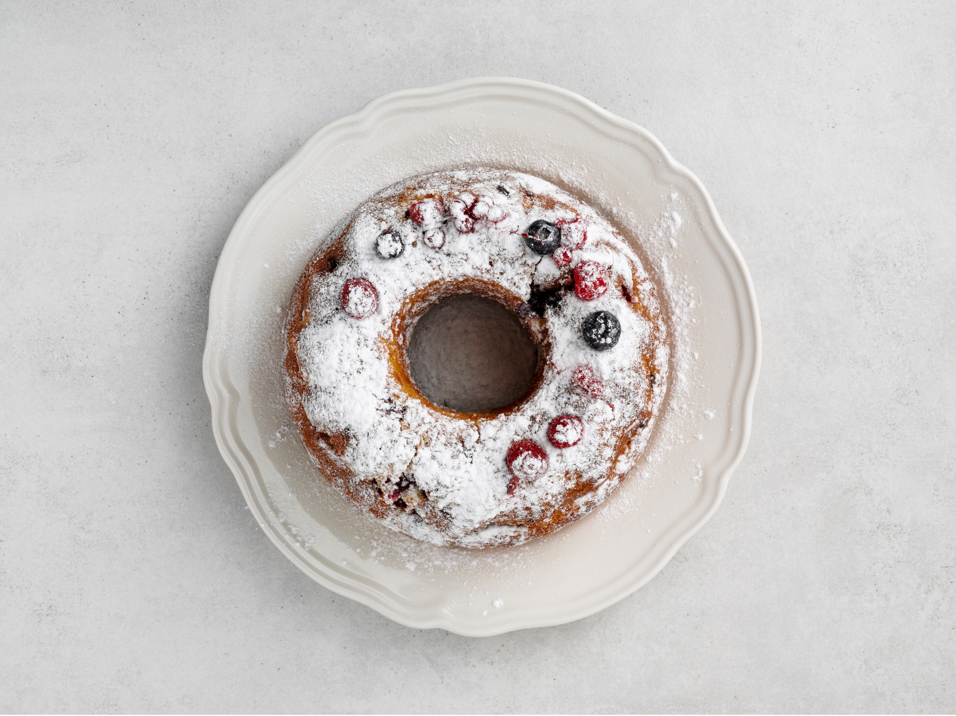 Yoghurt Berries Cake